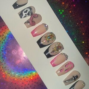 Stylish Scream Nail Art Set with Pink and Black Accents
